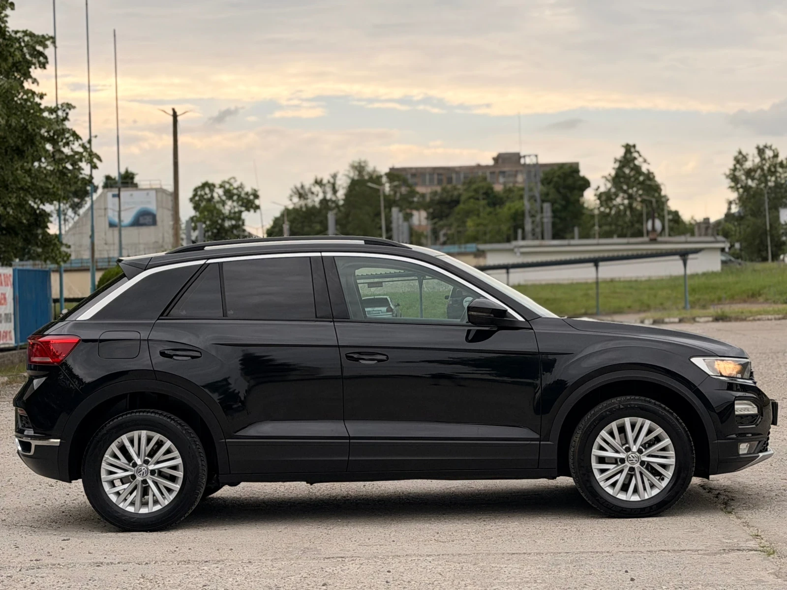 VW T-Roc 1.0TSI/ДИСТРОНИК/138000КМ, снимка 6 - Автомобили и джипове - 54738049