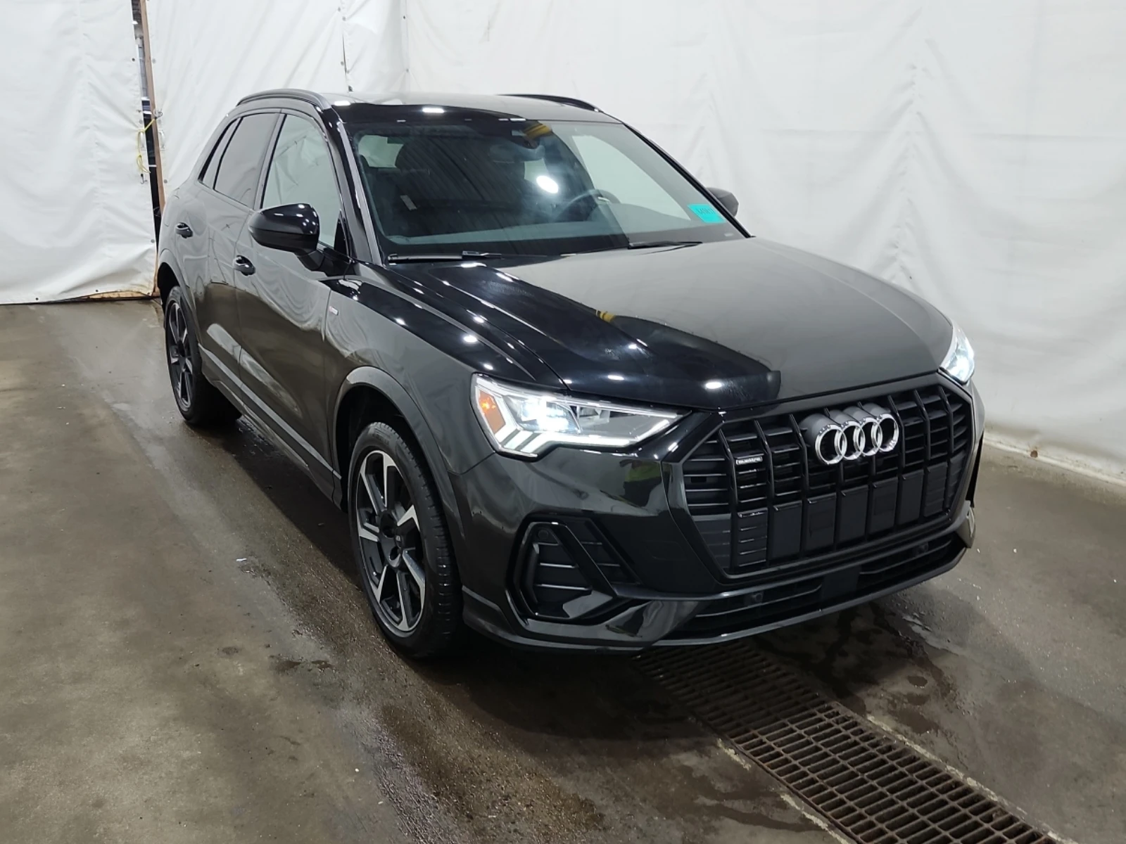 Audi Q3 TECHNIK / 360 / ДИСТРОНИК / BANG & OLUFSEN, снимка 3 - Автомобили и джипове - 54859145