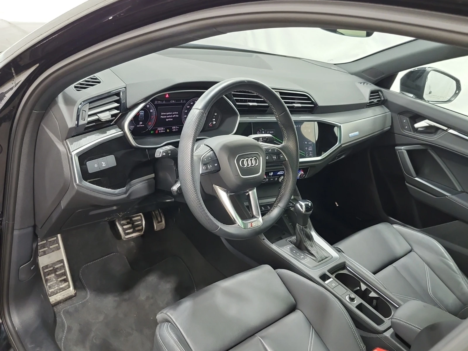 Audi Q3 TECHNIK / 360 / ДИСТРОНИК / BANG & OLUFSEN, снимка 7 - Автомобили и джипове - 54859145