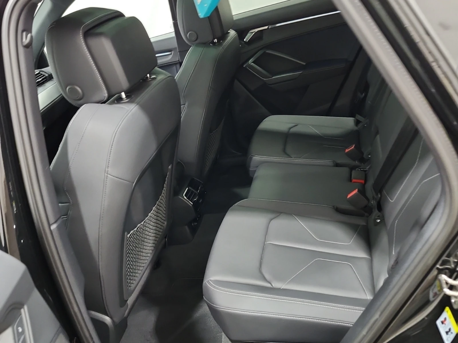 Audi Q3 TECHNIK / 360 / ДИСТРОНИК / BANG & OLUFSEN, снимка 10 - Автомобили и джипове - 54859145