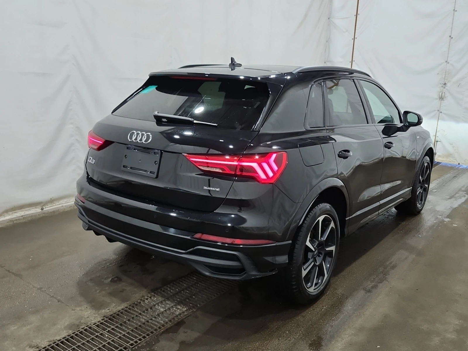 Audi Q3 TECHNIK / 360 / ДИСТРОНИК / BANG & OLUFSEN, снимка 6 - Автомобили и джипове - 54859145