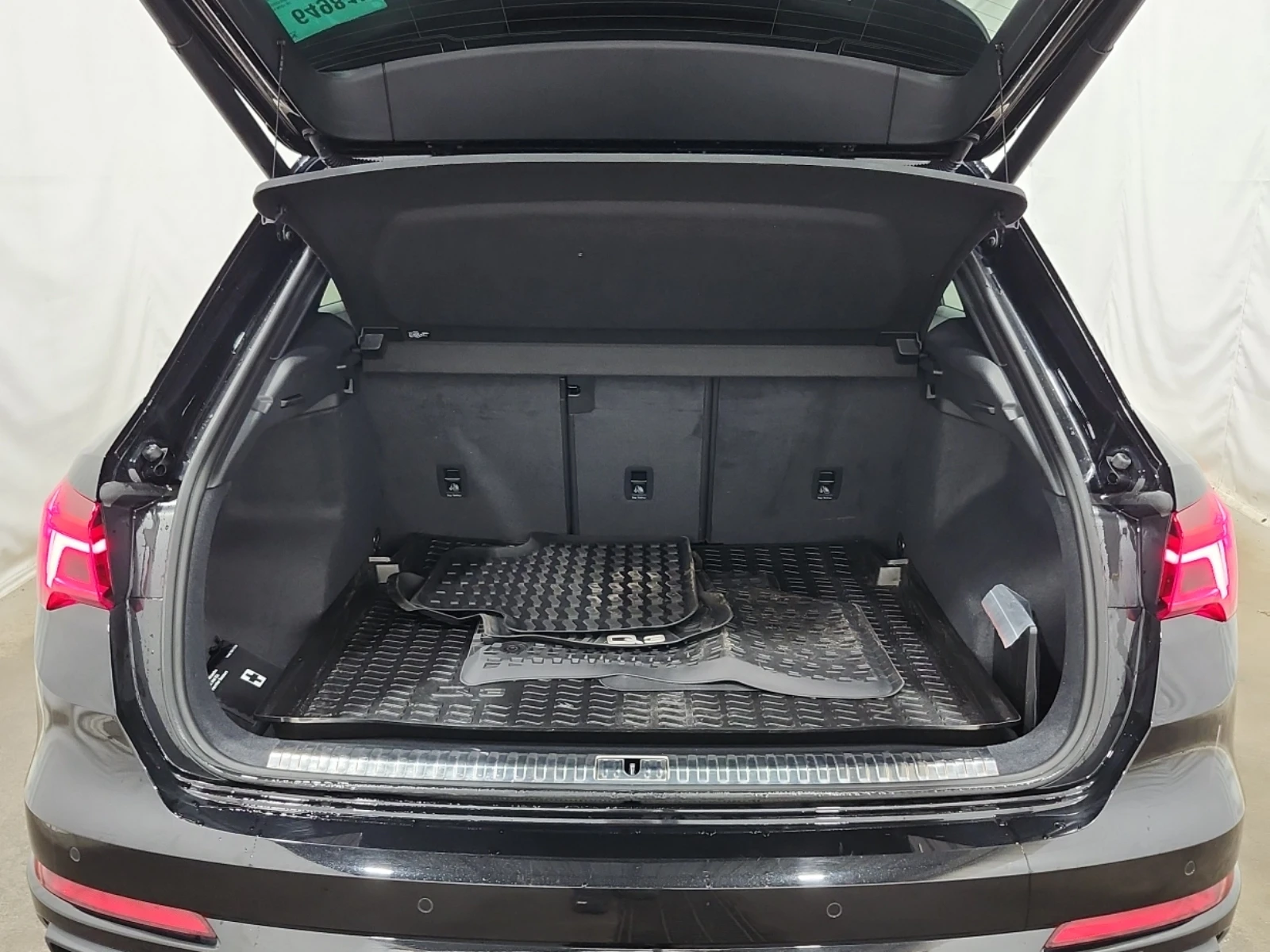 Audi Q3 TECHNIK / 360 / ДИСТРОНИК / BANG & OLUFSEN, снимка 12 - Автомобили и джипове - 54859145
