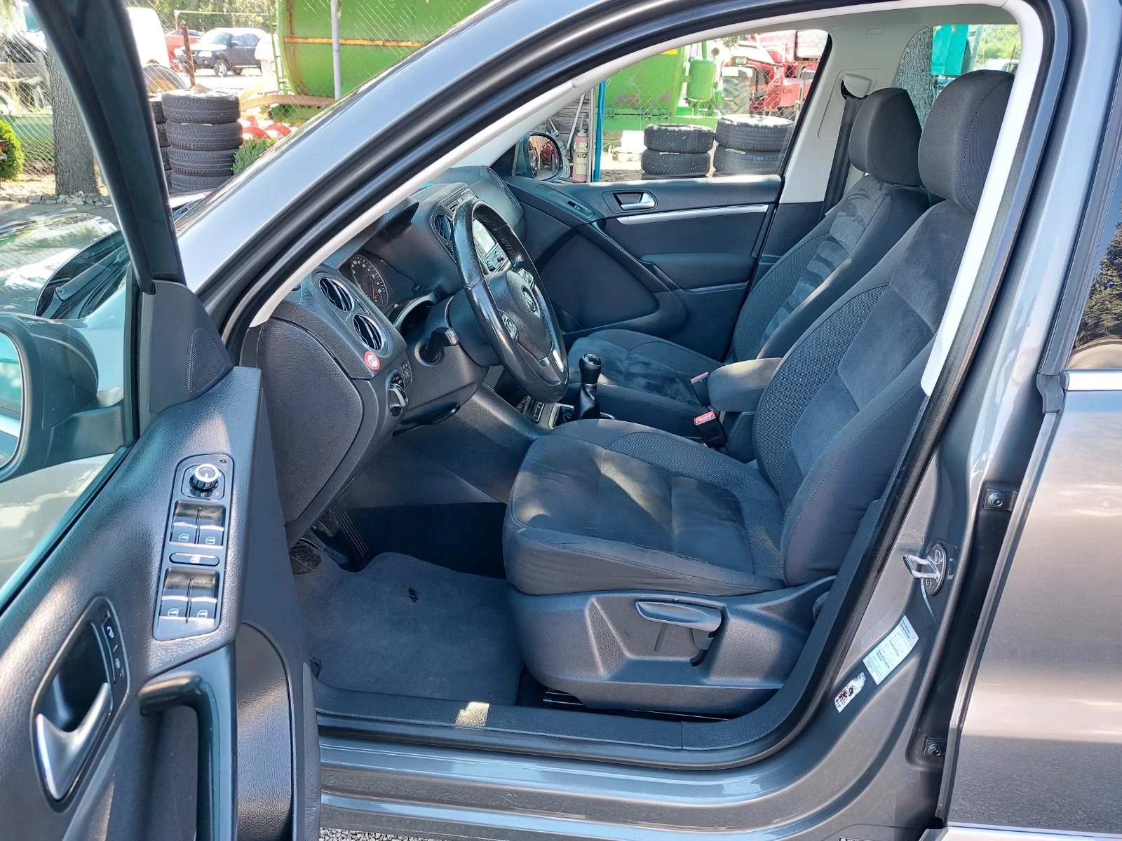 VW Tiguan 2.0, 6 моушан, 4х4, снимка 9 - Автомобили и джипове - 55838421