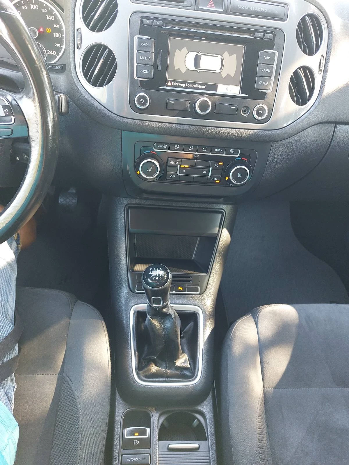VW Tiguan 2.0, 6 моушан, 4х4, снимка 15 - Автомобили и джипове - 55838421