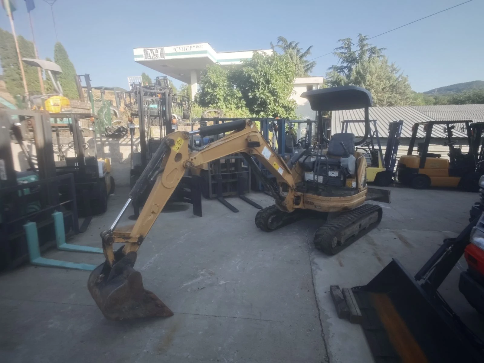 Багер Caterpillar 2.2 TON 