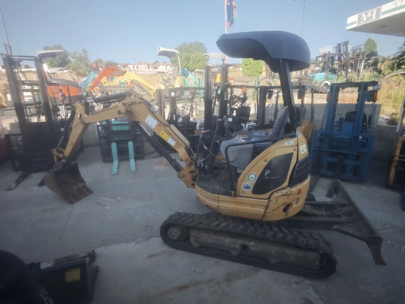Багер Caterpillar 2.2 TON , снимка 2 - Индустриална техника - 55632936
