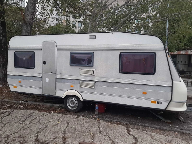 Каравана Hobby 595, снимка 3 - Каравани и кемпери - 52818471