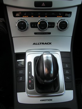 VW Passat ALLTRACK* 2.0TDI* 177k.c* Distronic* Camera* TOP, снимка 14 - Автомобили и джипове - 45422445