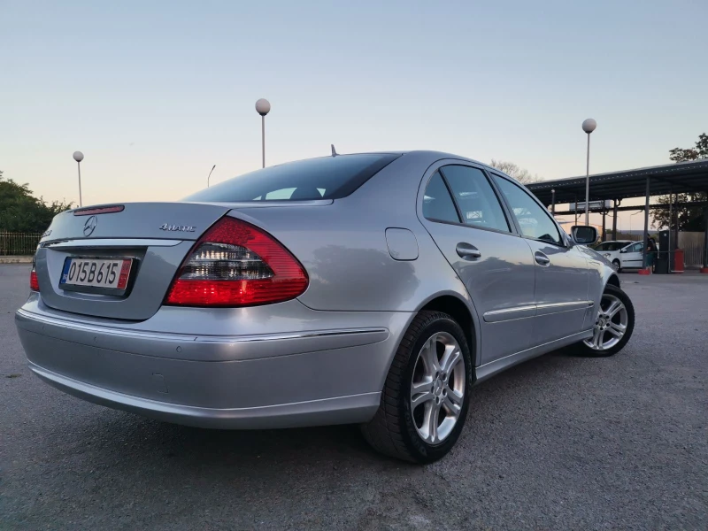 Mercedes-Benz E 350 КОЛЕДНА ПРОМОЦИЯ/4MATIC/272hp/КОЖА/УНИКАЛЕН, снимка 4 - Автомобили и джипове - 48097815