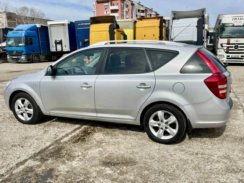 Kia Ceed 1.6 CRDI УНИКАТ, снимка 7 - Автомобили и джипове - 49495365