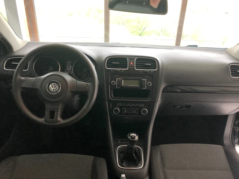 VW Golf 1.6 TDI , снимка 8 - Автомобили и джипове - 49903878