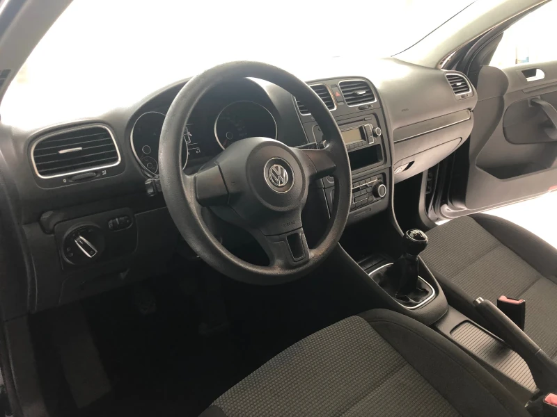 VW Golf 1.6 TDI , снимка 7 - Автомобили и джипове - 49903878