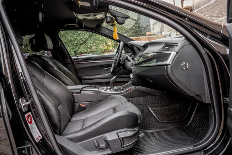 BMW 530 F10/ M-Performance/ X-Drive/ 8 ZF/ Akrapovic, снимка 12 - Автомобили и джипове - 52383691