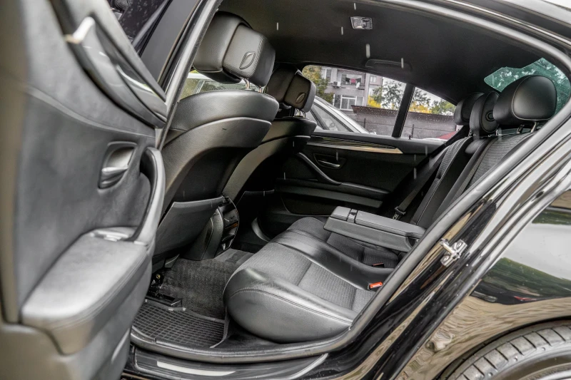 BMW 530 F10/ M-Performance/ X-Drive/ 8 ZF/ Akrapovic, снимка 13 - Автомобили и джипове - 52383691