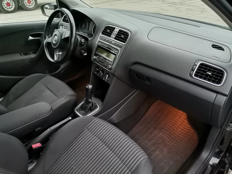 VW Polo 1.6 TDI 105к.с, снимка 16 - Автомобили и джипове - 52059533