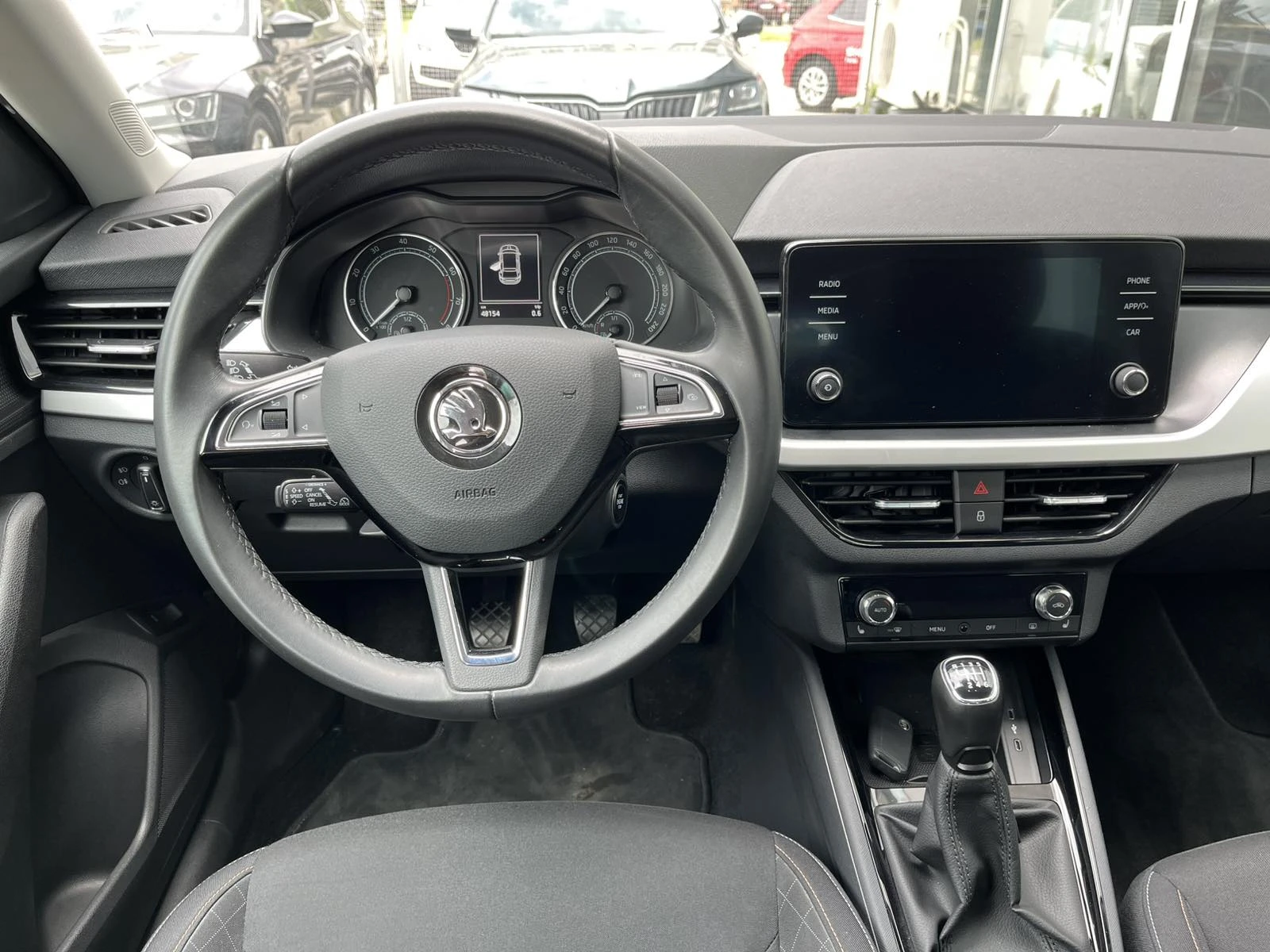 Skoda Scala Ambition Drive/1.0 TGI G-TEC/90к.с./6МТ - изображение 8