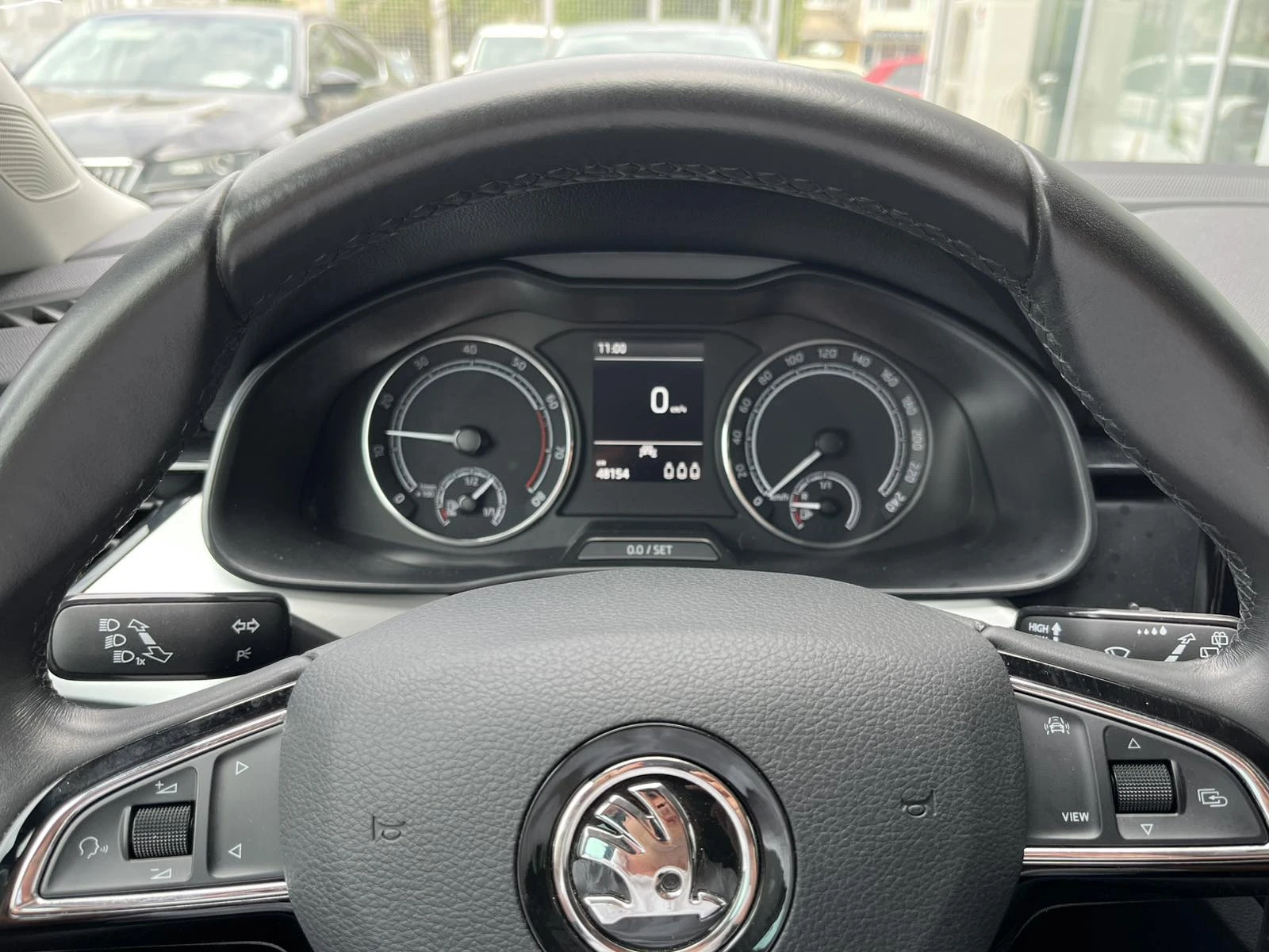 Skoda Scala Ambition Drive/1.0 TGI G-TEC/90к.с./6МТ - изображение 9