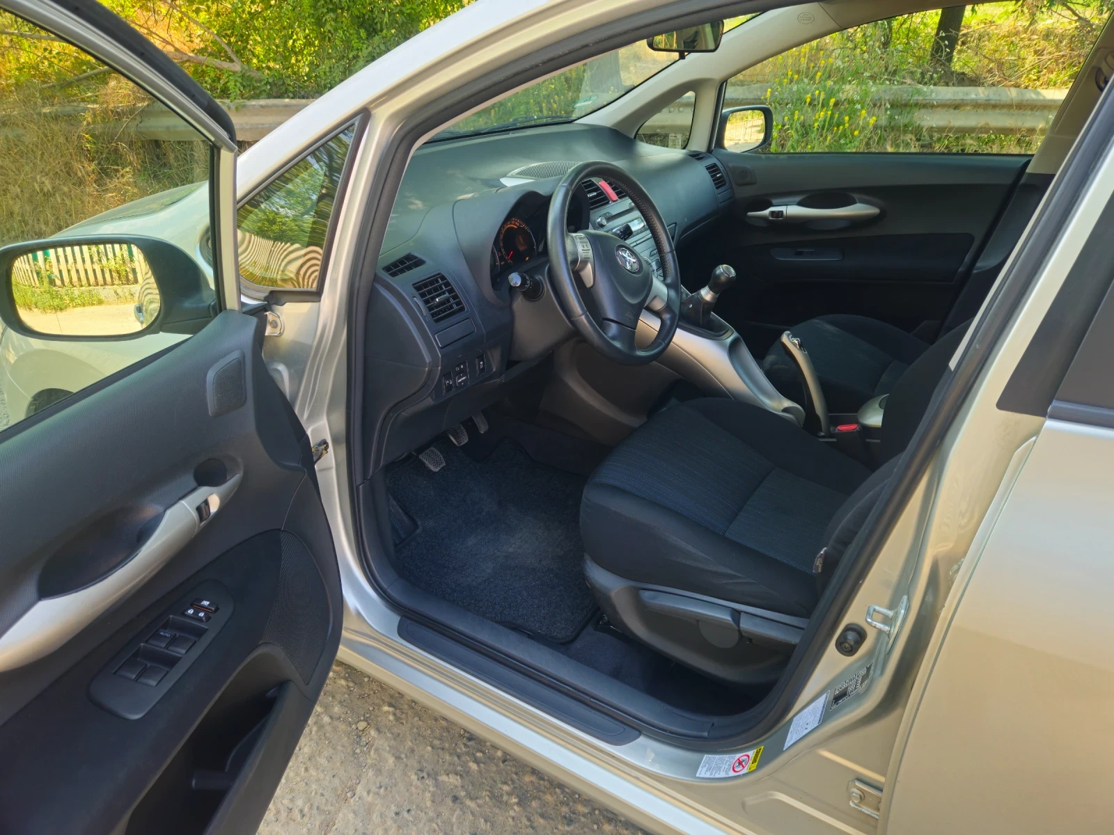 Toyota Auris 1.6 126 к.с. ЕВРО 4 - изображение 9