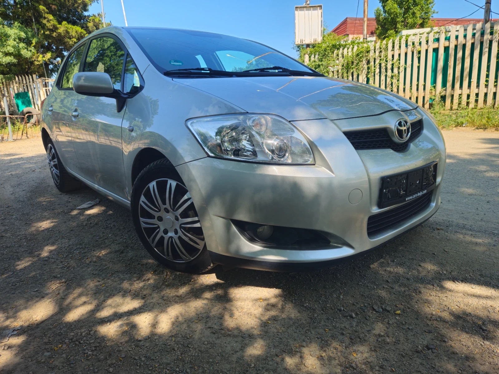 Toyota Auris 1.6 126 к.с. ЕВРО 4 - изображение 3