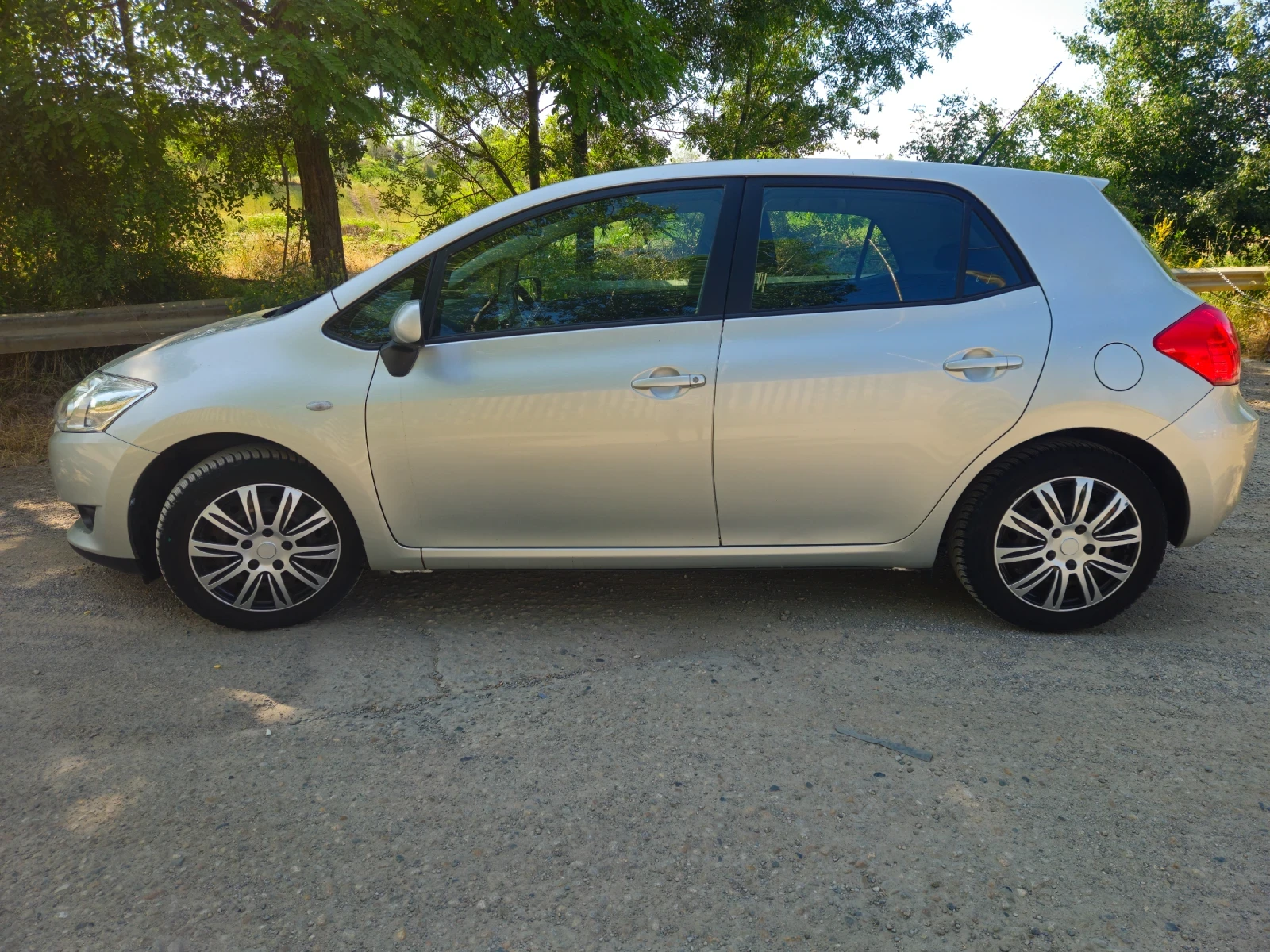 Toyota Auris 1.6 126 к.с. ЕВРО 4 - изображение 6