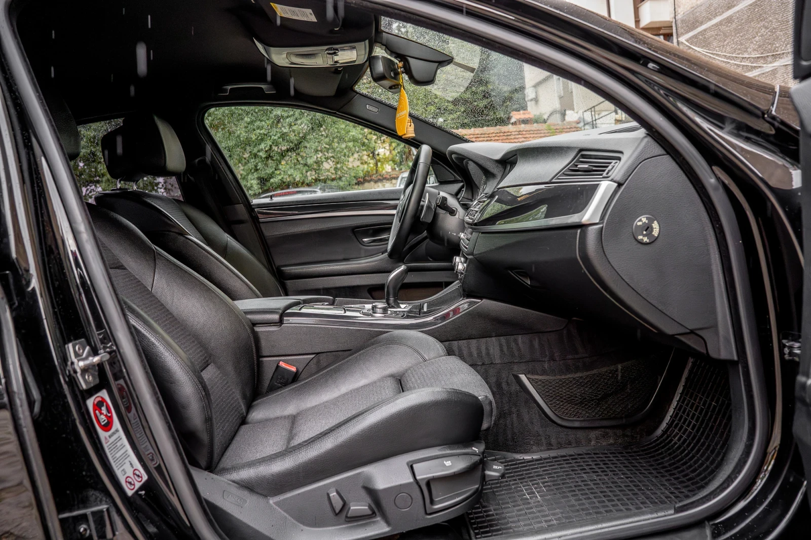BMW 530 F10/ M-Performance/ X-Drive/ 8 ZF/ Akrapovic/ Navi | Mobile.bg — изображение 12
