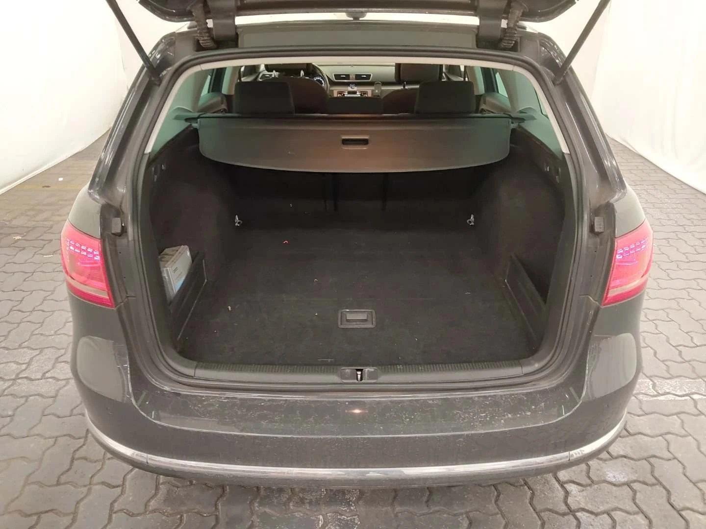 VW Passat 2.0 TDI Германия Нави LED Клима Мулти Парктроник  | Mobile.bg — изображение 15