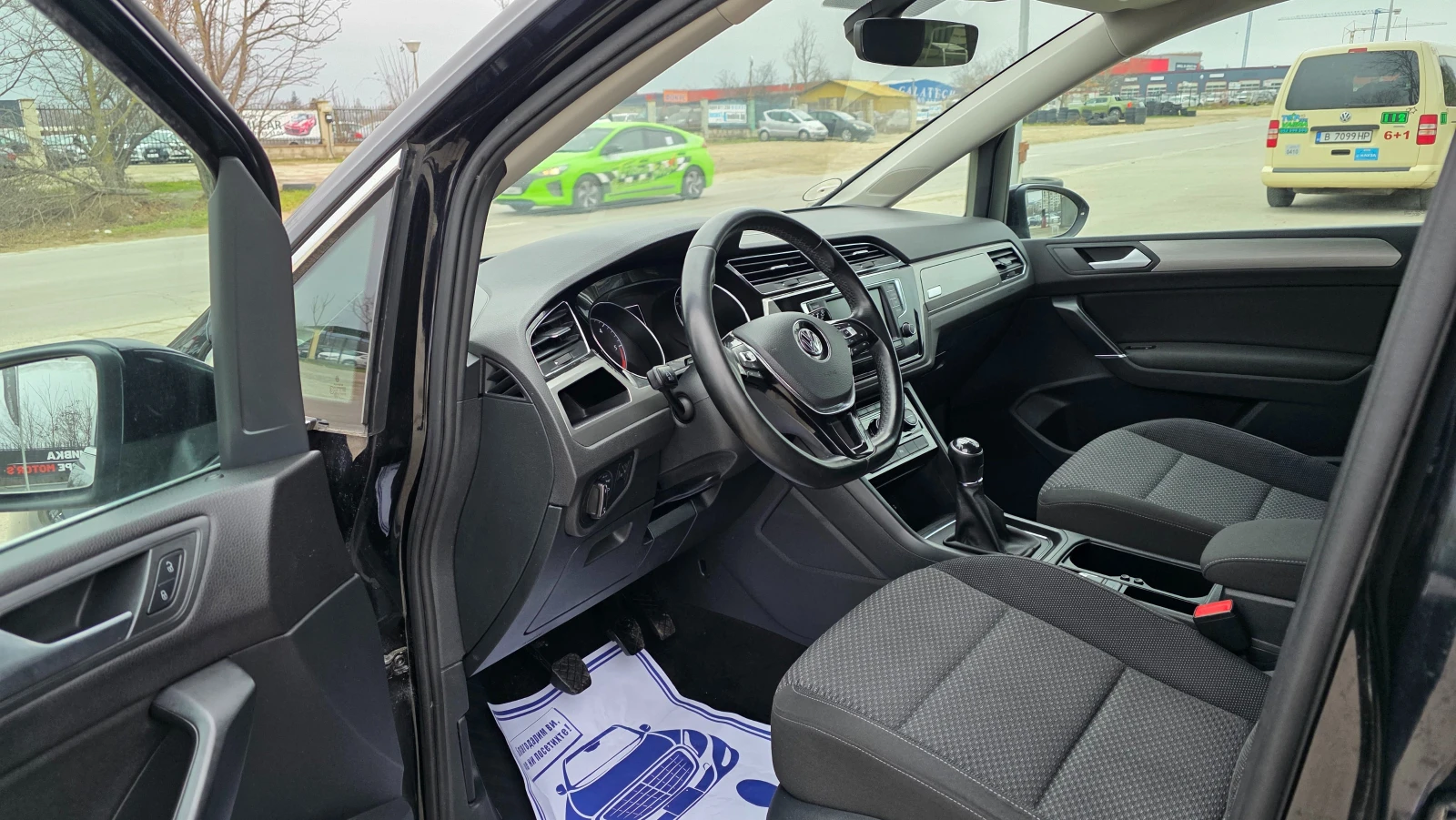 VW Touran KATO ЧИСТО НОВ/1.6d/110hp/7m, снимка 6 - Автомобили и джипове - 53803645