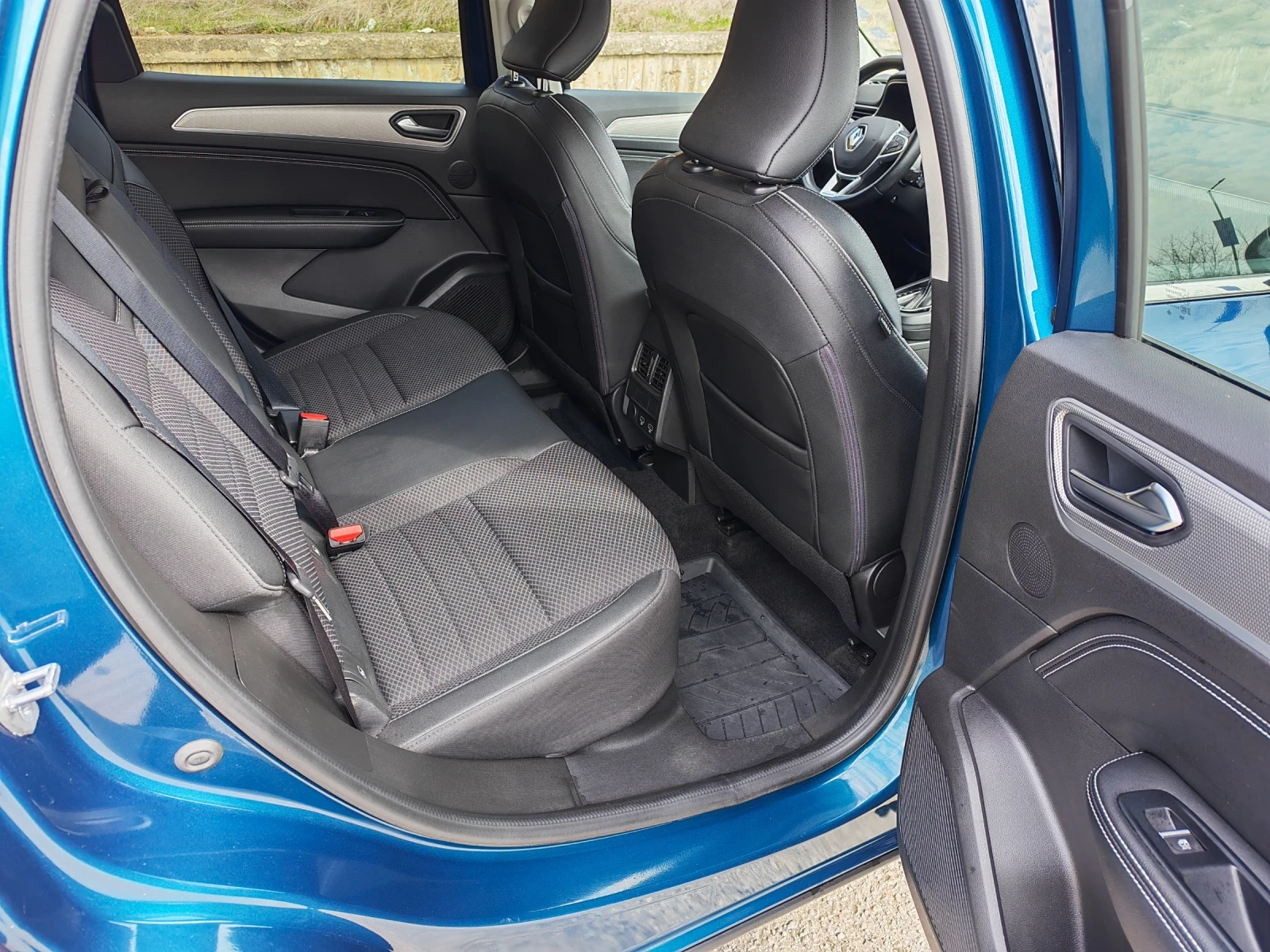 Renault Arkana, снимка 11 - Автомобили и джипове - 53862530