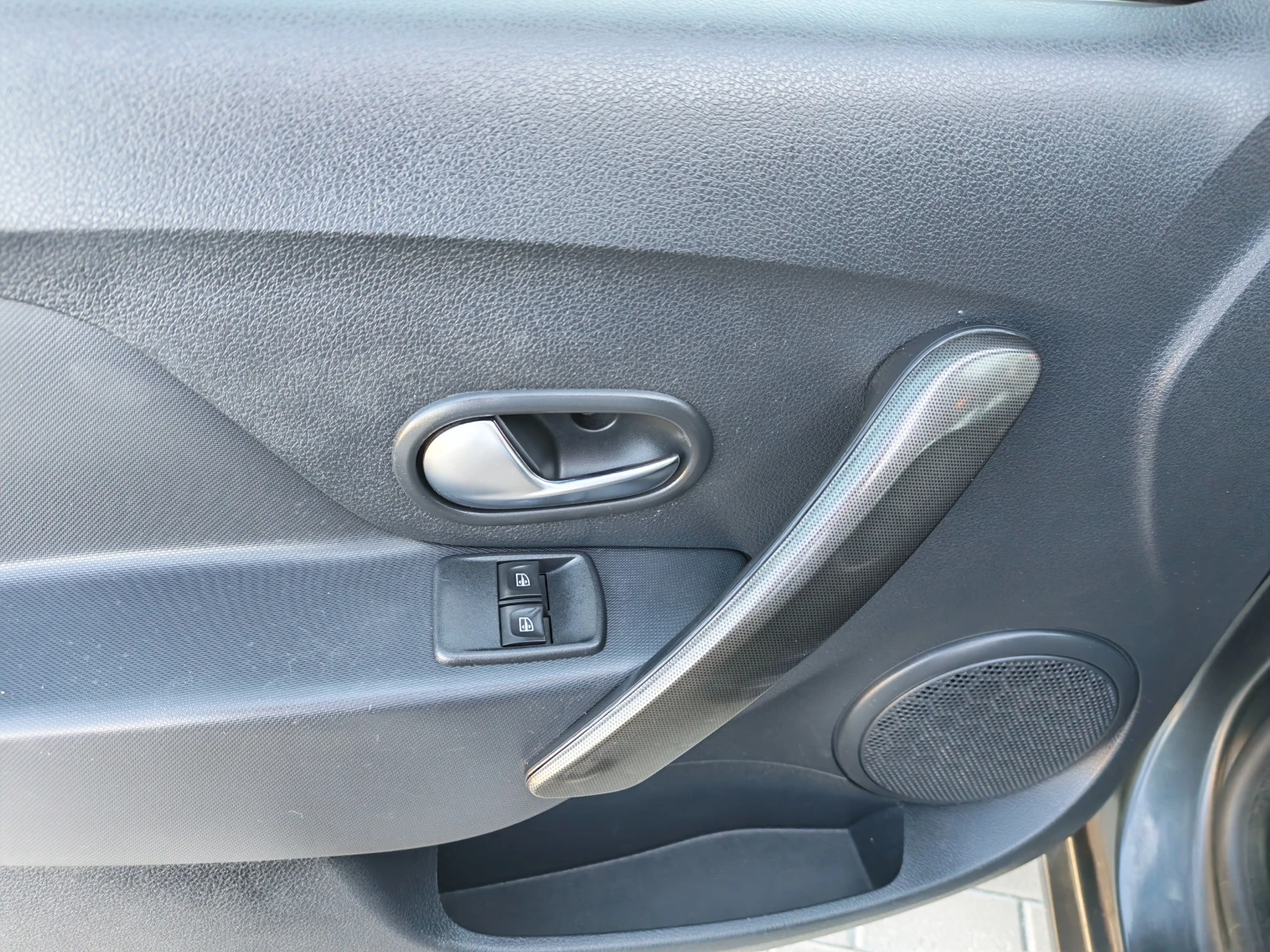 Dacia Sandero 1.0 BENZIN 90 KN STEPWAY, снимка 8 - Автомобили и джипове - 54140738