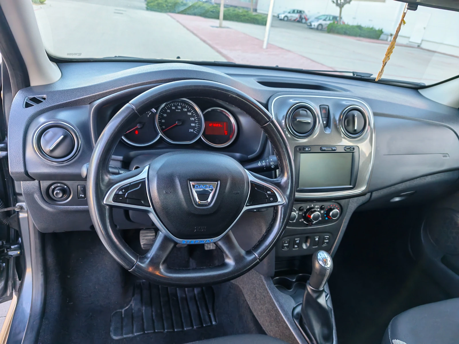 Dacia Sandero 1.0 BENZIN 90 KN STEPWAY, снимка 10 - Автомобили и джипове - 54140738