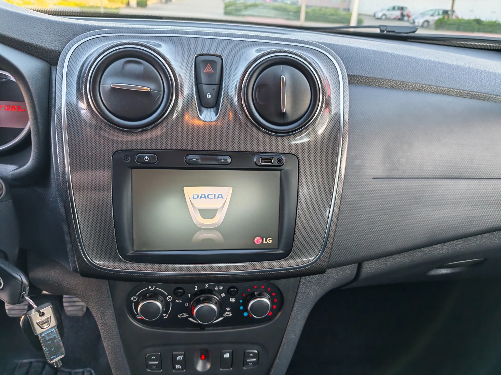 Dacia Sandero 1.0 BENZIN 90 KN STEPWAY, снимка 12 - Автомобили и джипове - 54140738