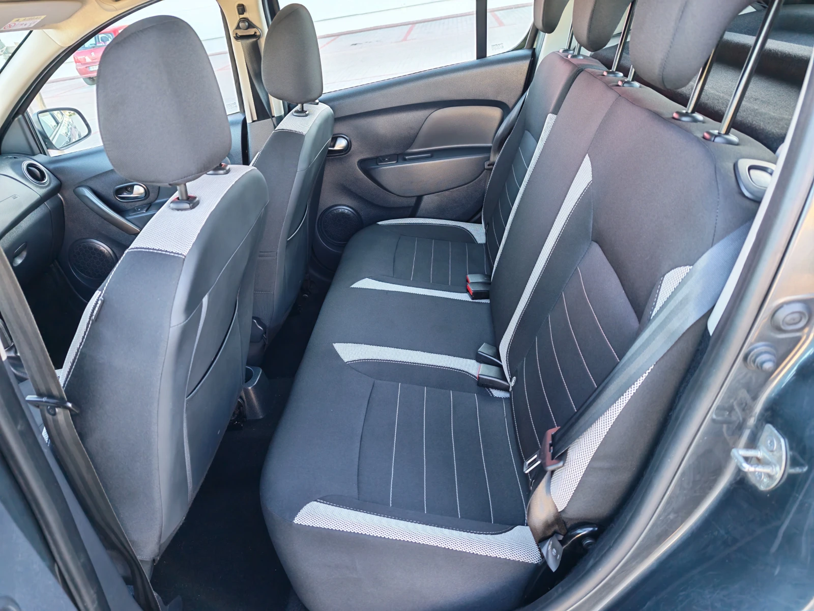 Dacia Sandero 1.0 BENZIN 90 KN STEPWAY, снимка 13 - Автомобили и джипове - 54140738