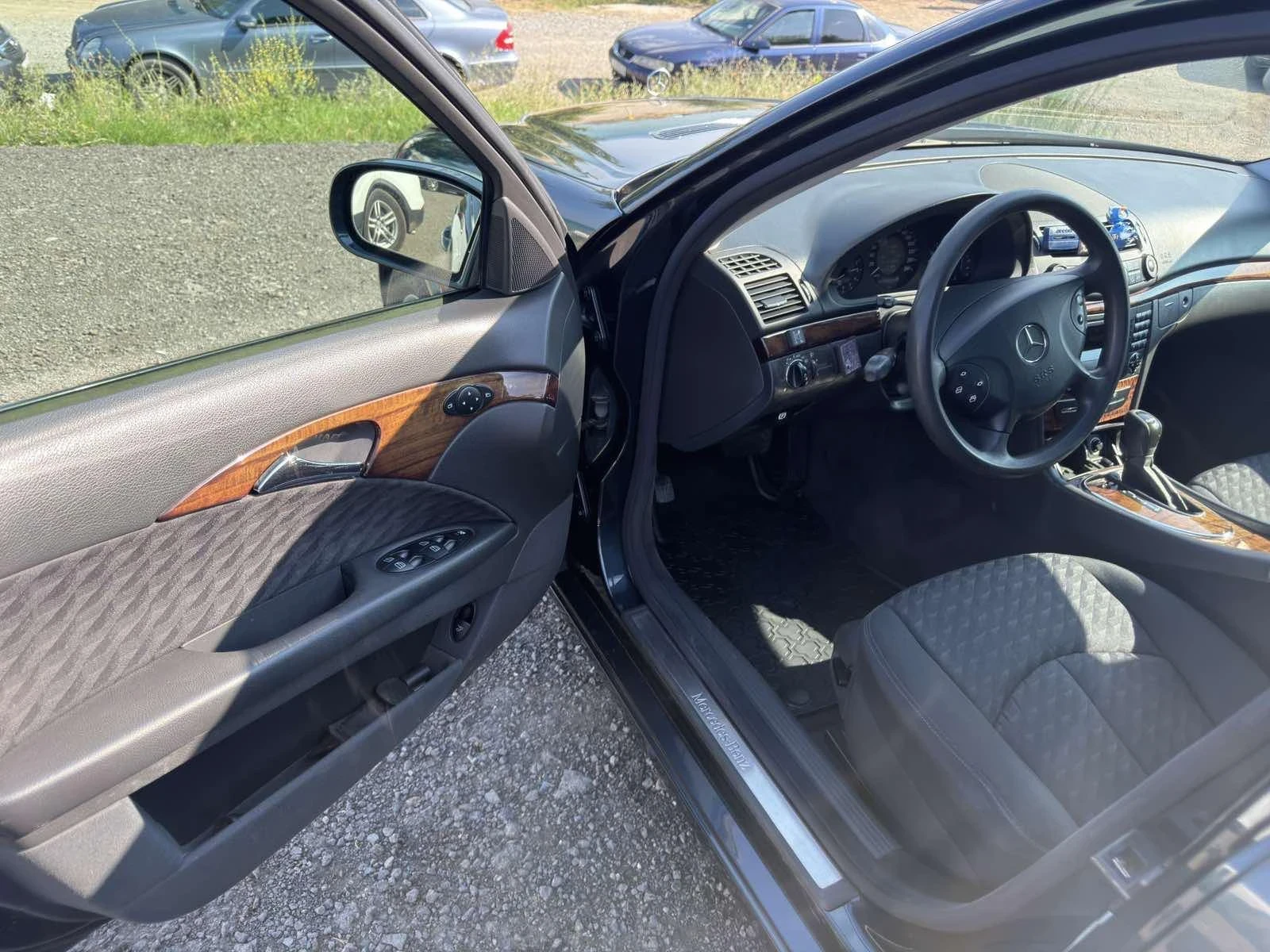 Mercedes-Benz E 200 Kompessor, снимка 14 - Автомобили и джипове - 55447921