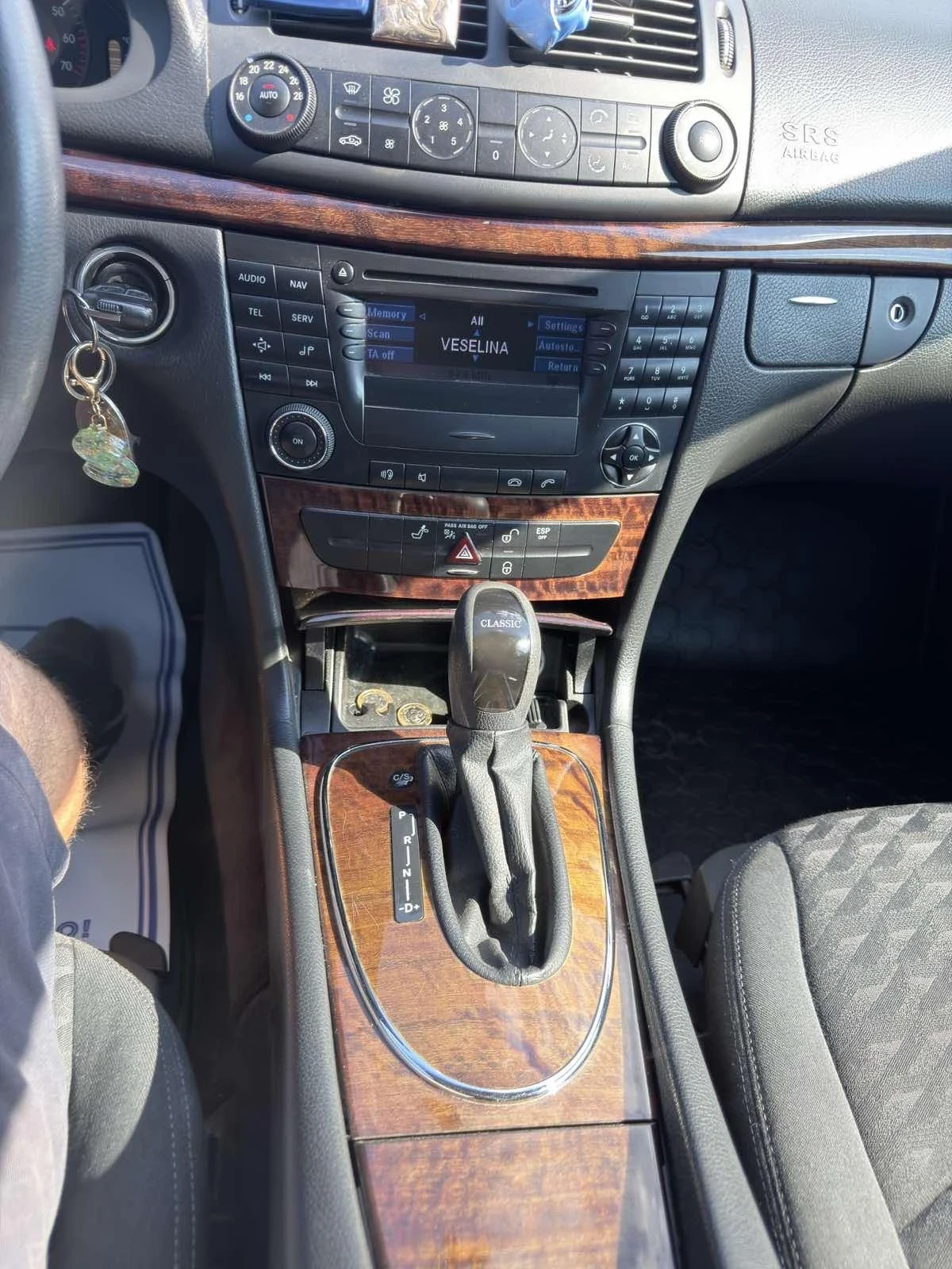 Mercedes-Benz E 200 Kompessor, снимка 8 - Автомобили и джипове - 55447921