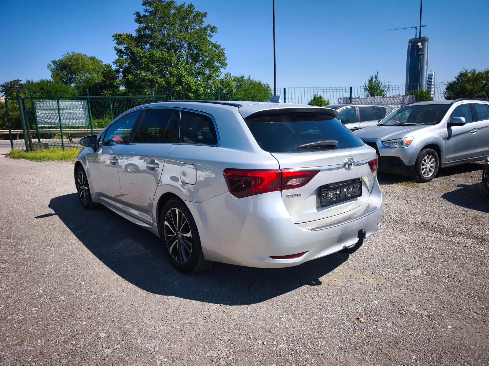 Toyota Avensis 2.0 D-4D Fcelift, снимка 5 - Автомобили и джипове - 55500495