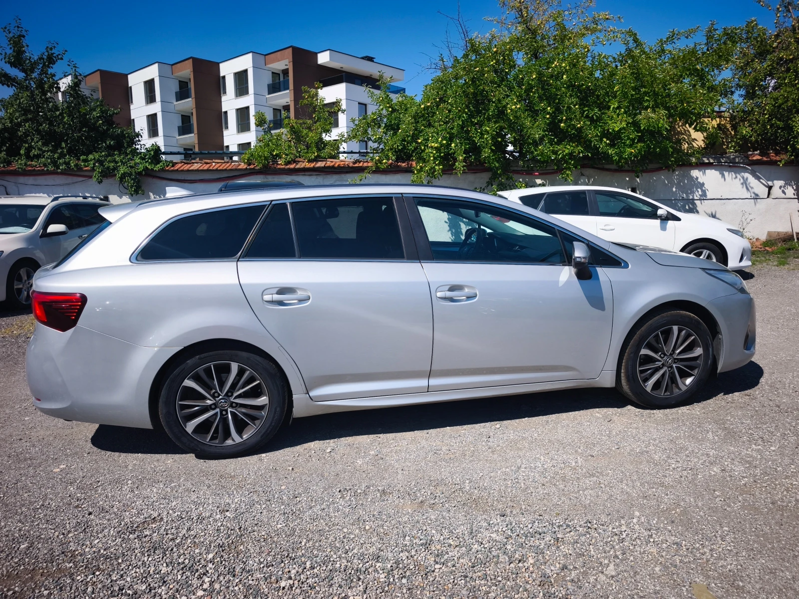 Toyota Avensis 2.0 D-4D Fcelift, снимка 7 - Автомобили и джипове - 55500495