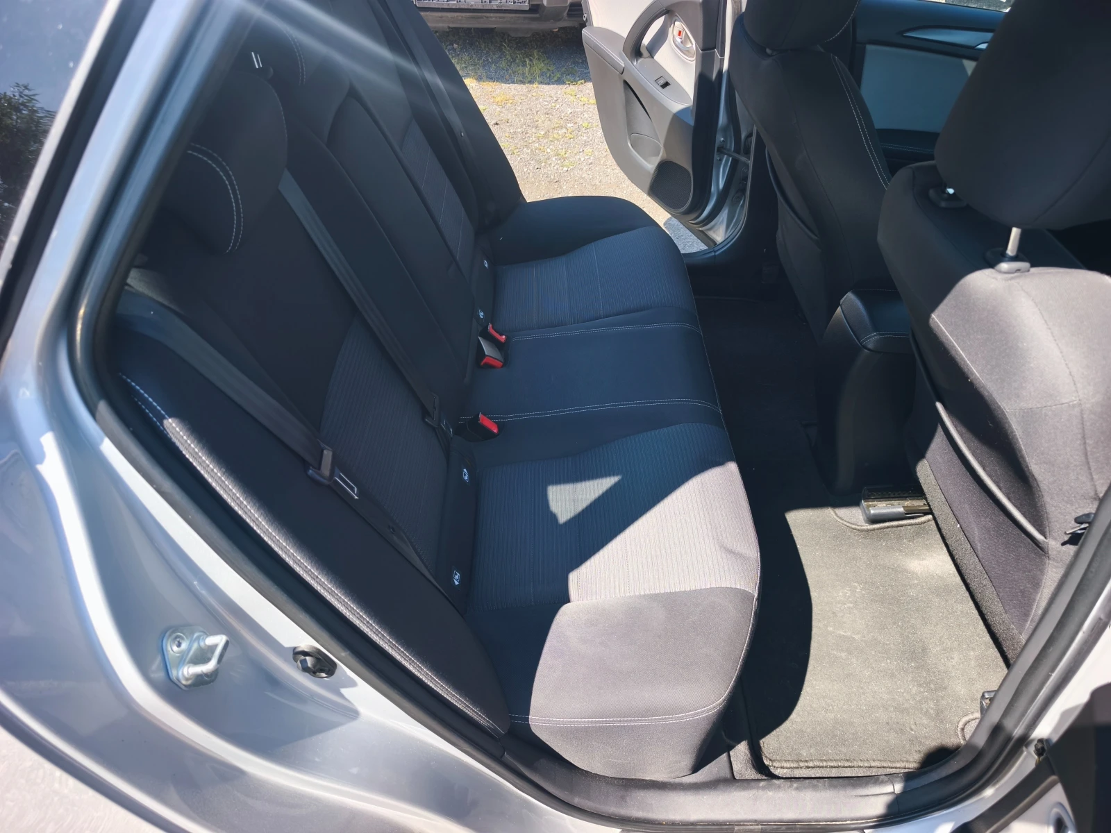 Toyota Avensis 2.0 D-4D Fcelift, снимка 10 - Автомобили и джипове - 55500495