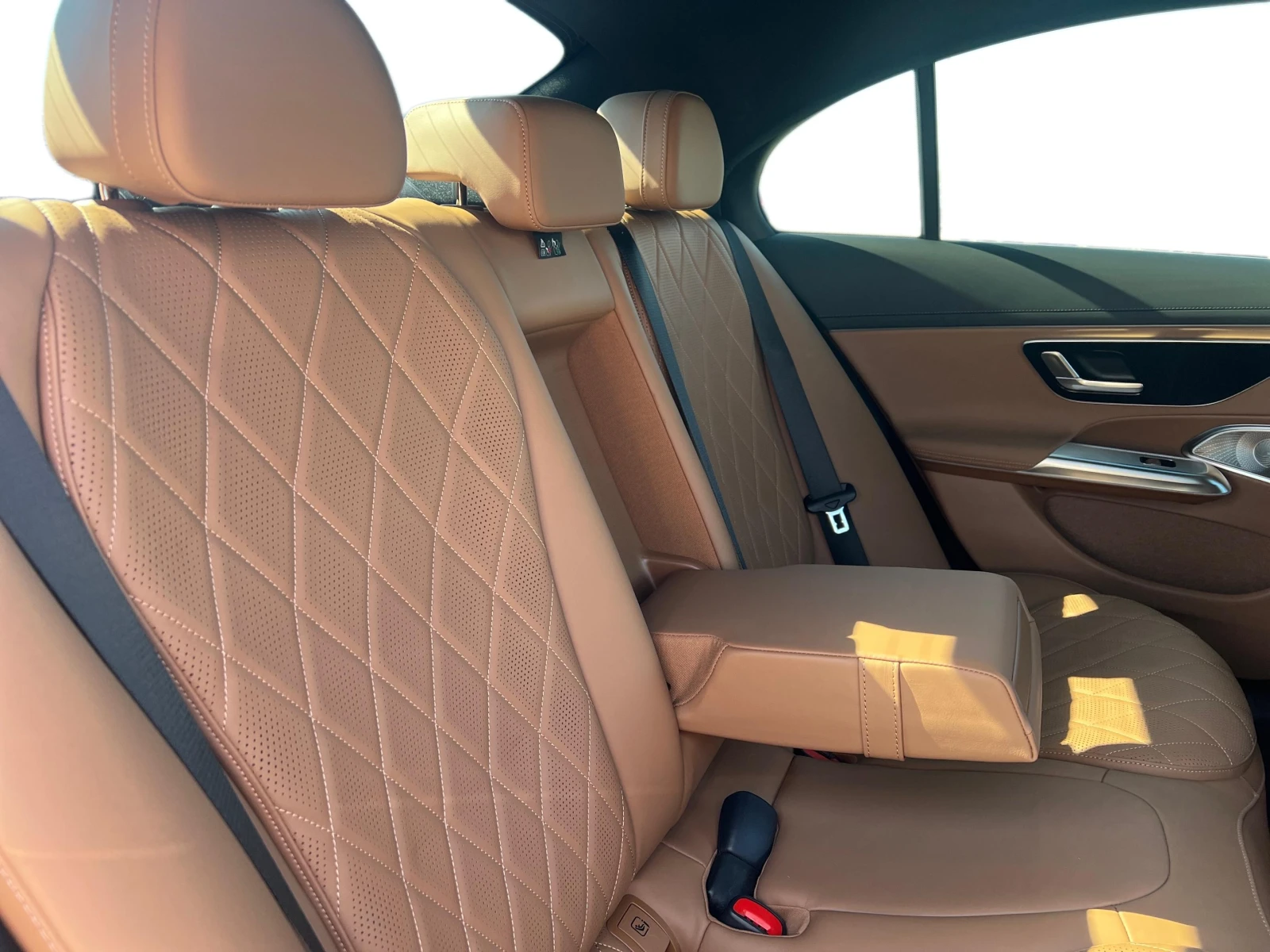 Mercedes-Benz E 450 d 4MATIC, снимка 12 - Автомобили и джипове - 55623221