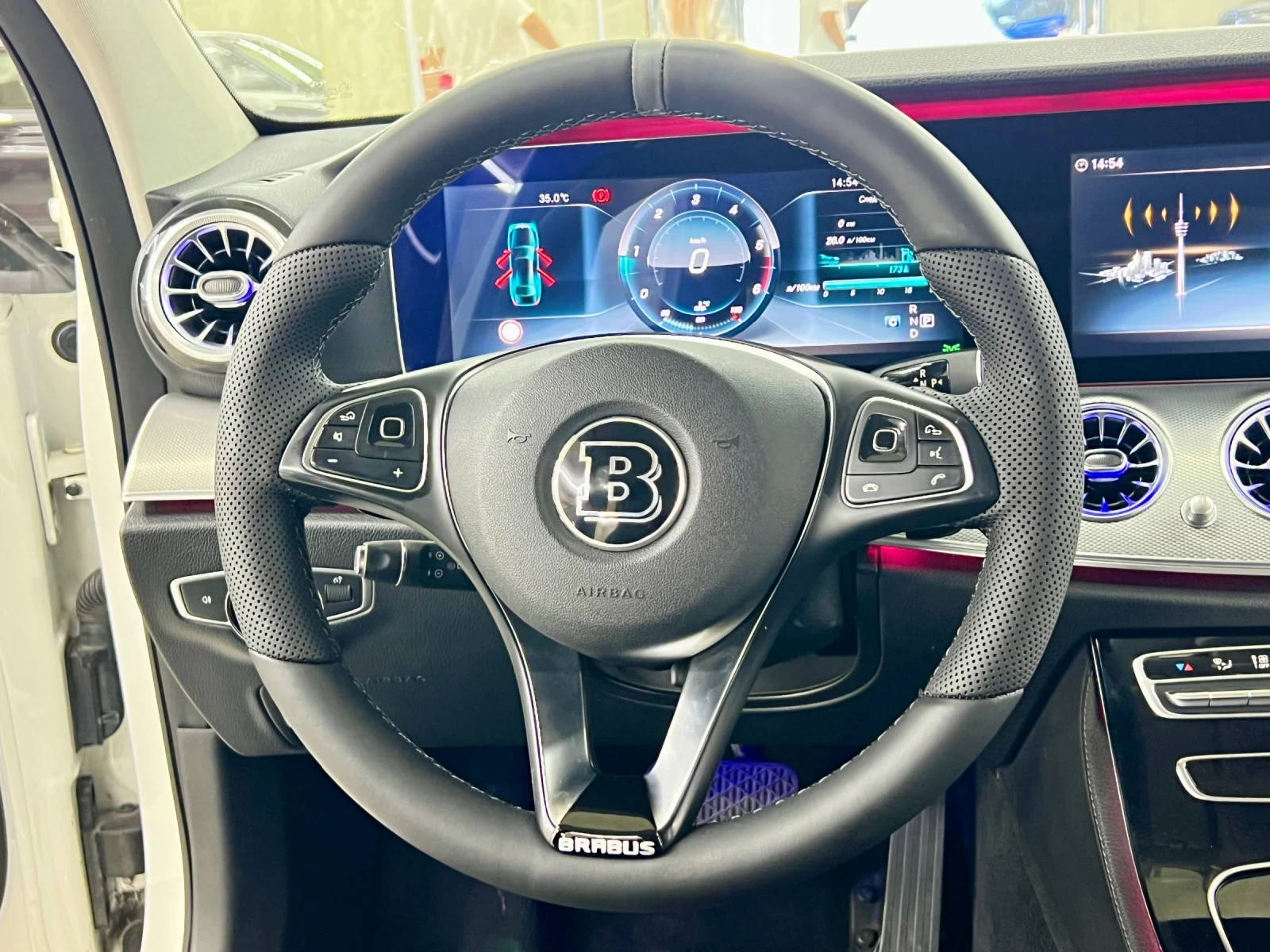Mercedes-Benz E 220 D * BRABUS* EDITION 1, снимка 11 - Автомобили и джипове - 55636189
