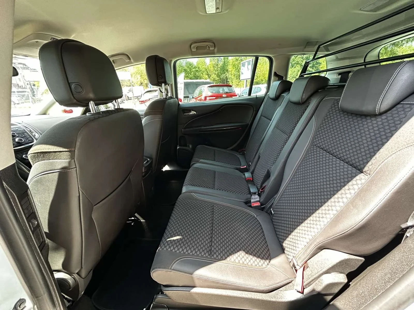 Opel Zafira 2.0 CDTI, снимка 12 - Автомобили и джипове - 55922336