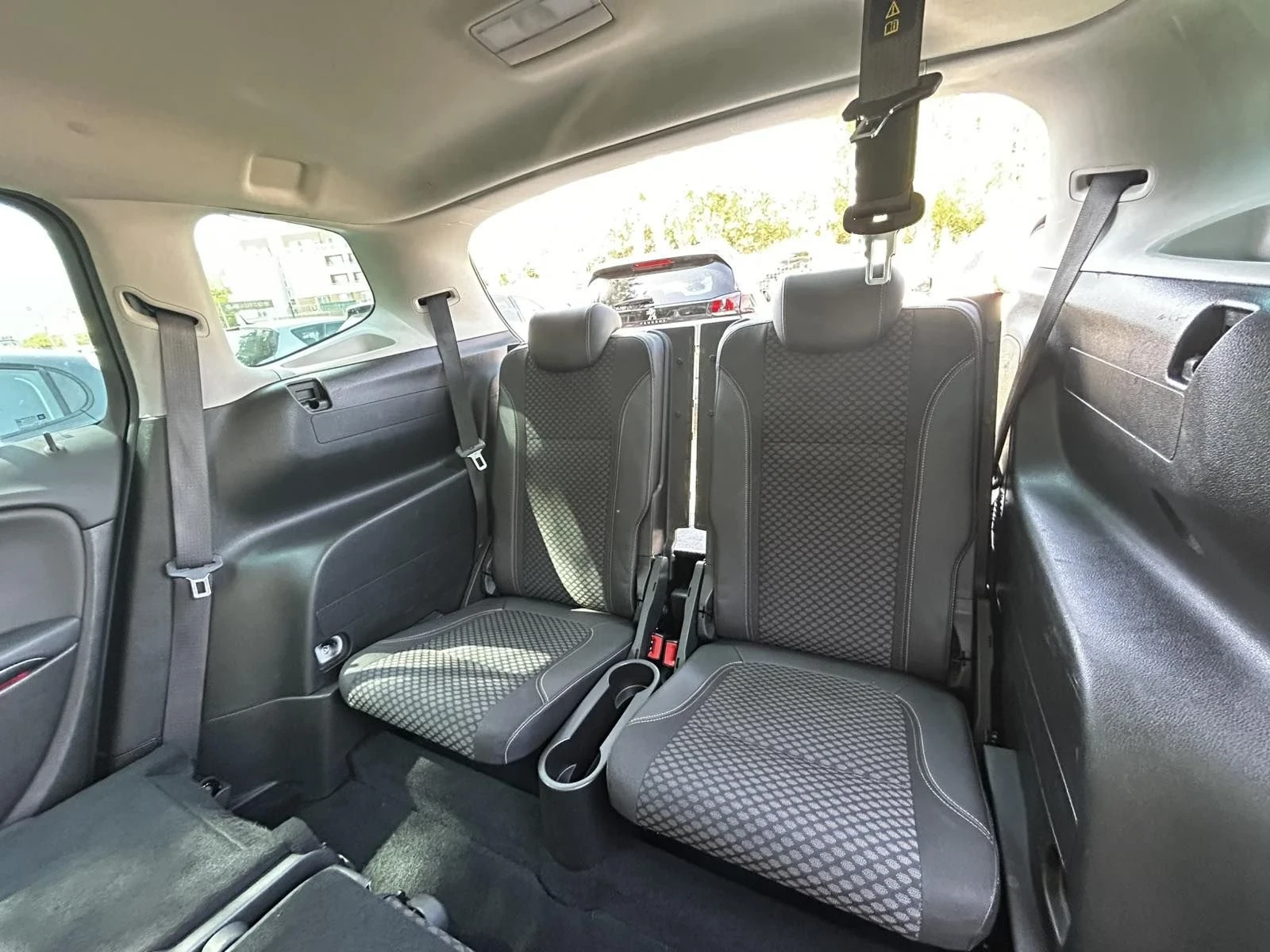 Opel Zafira 2.0 CDTI, снимка 13 - Автомобили и джипове - 55922336