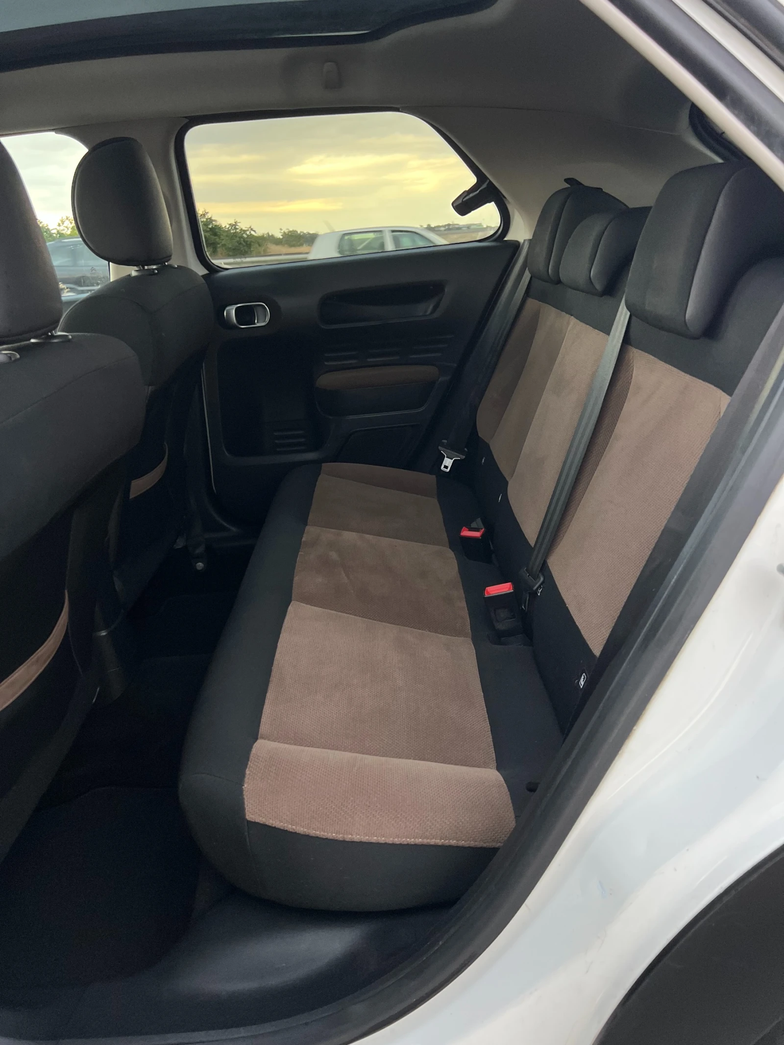 Citroen C4 Cactus 1.6HDI SHINE EDITION LED ПАНОРАМА NAVI КАМЕРА, снимка 16 - Автомобили и джипове - 56261054