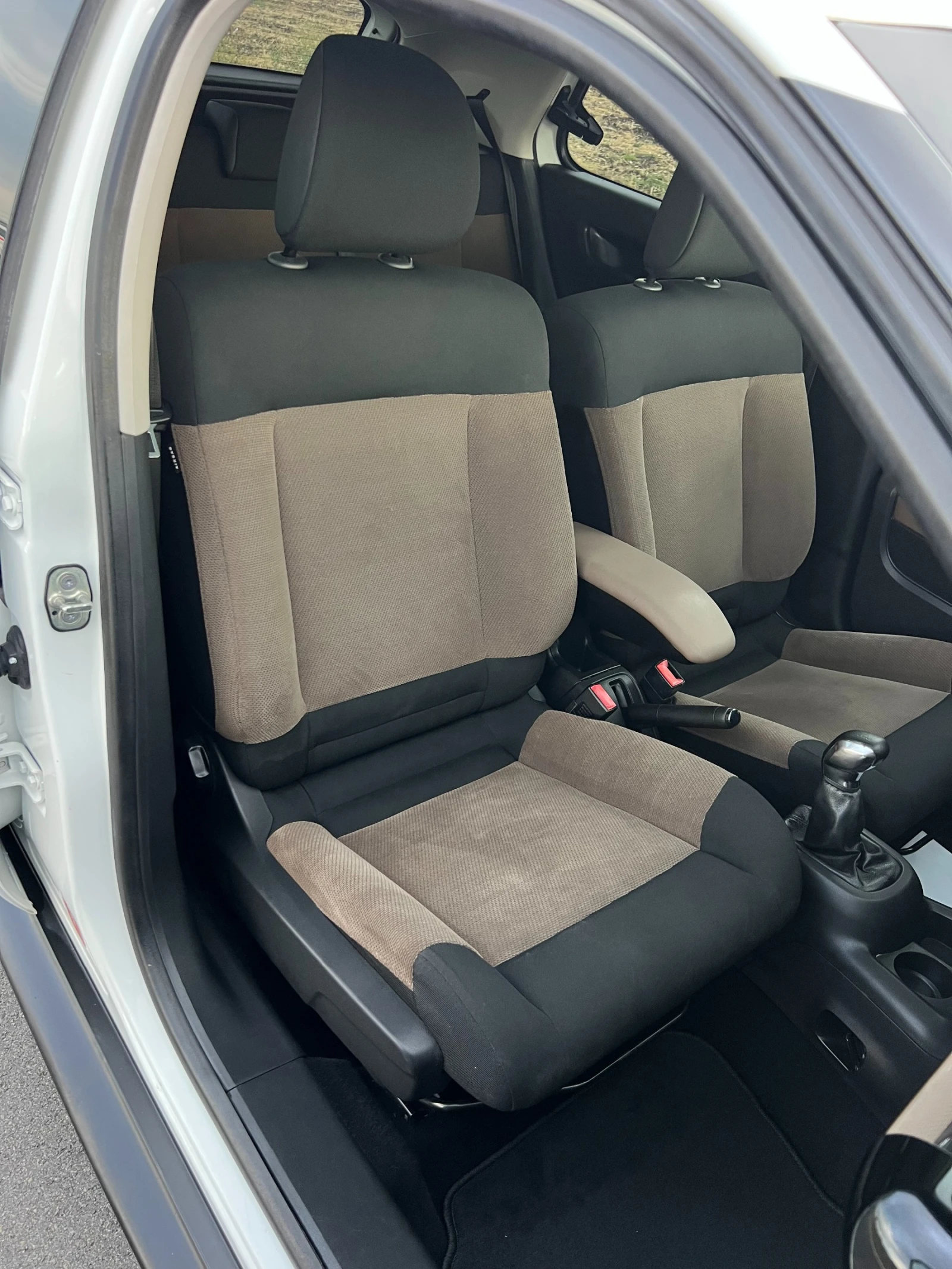 Citroen C4 Cactus 1.6HDI SHINE EDITION LED ПАНОРАМА NAVI КАМЕРА, снимка 14 - Автомобили и джипове - 56261054