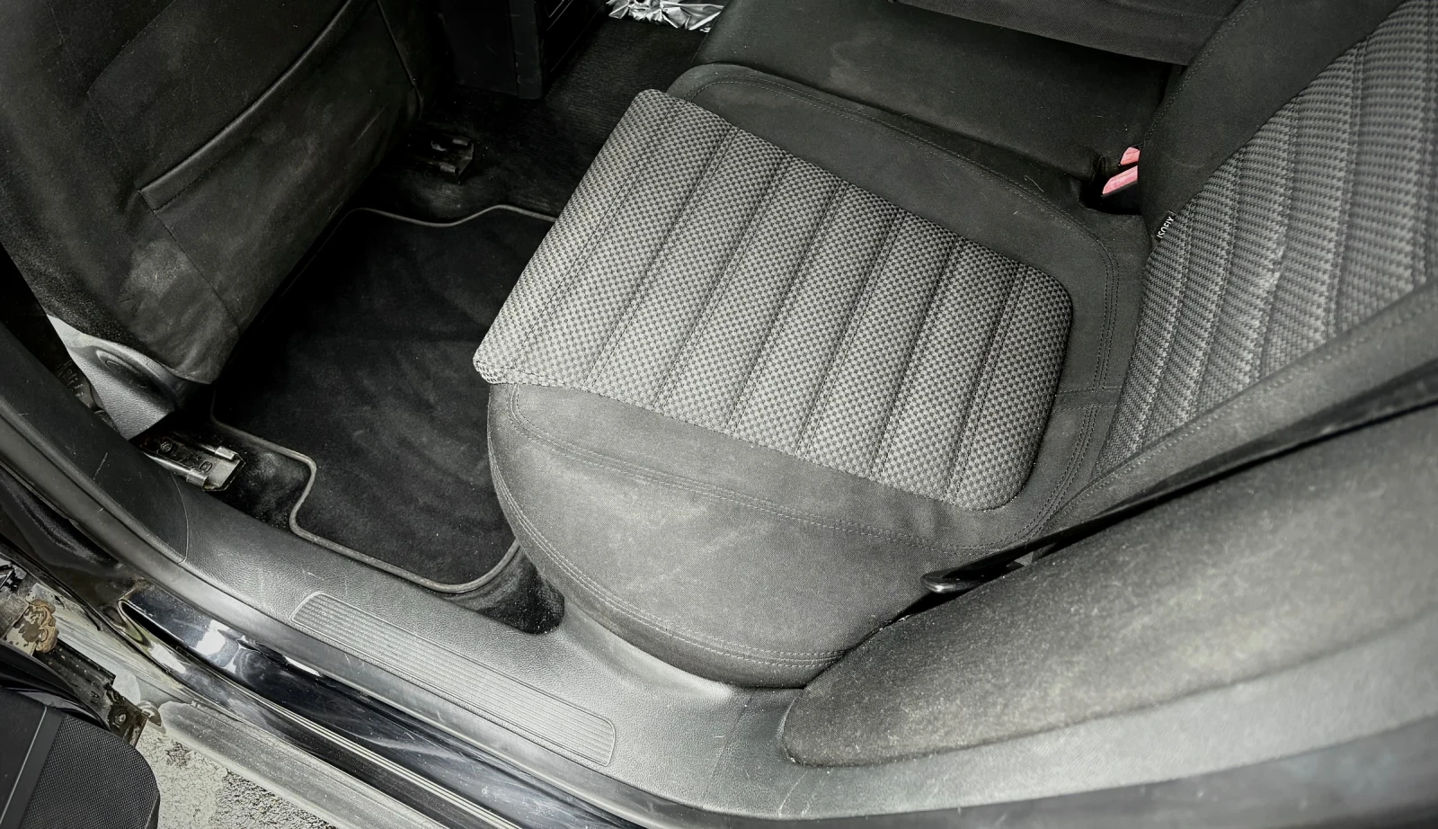 VW Passat 1.9 TDI, снимка 9 - Автомобили и джипове - 56275370