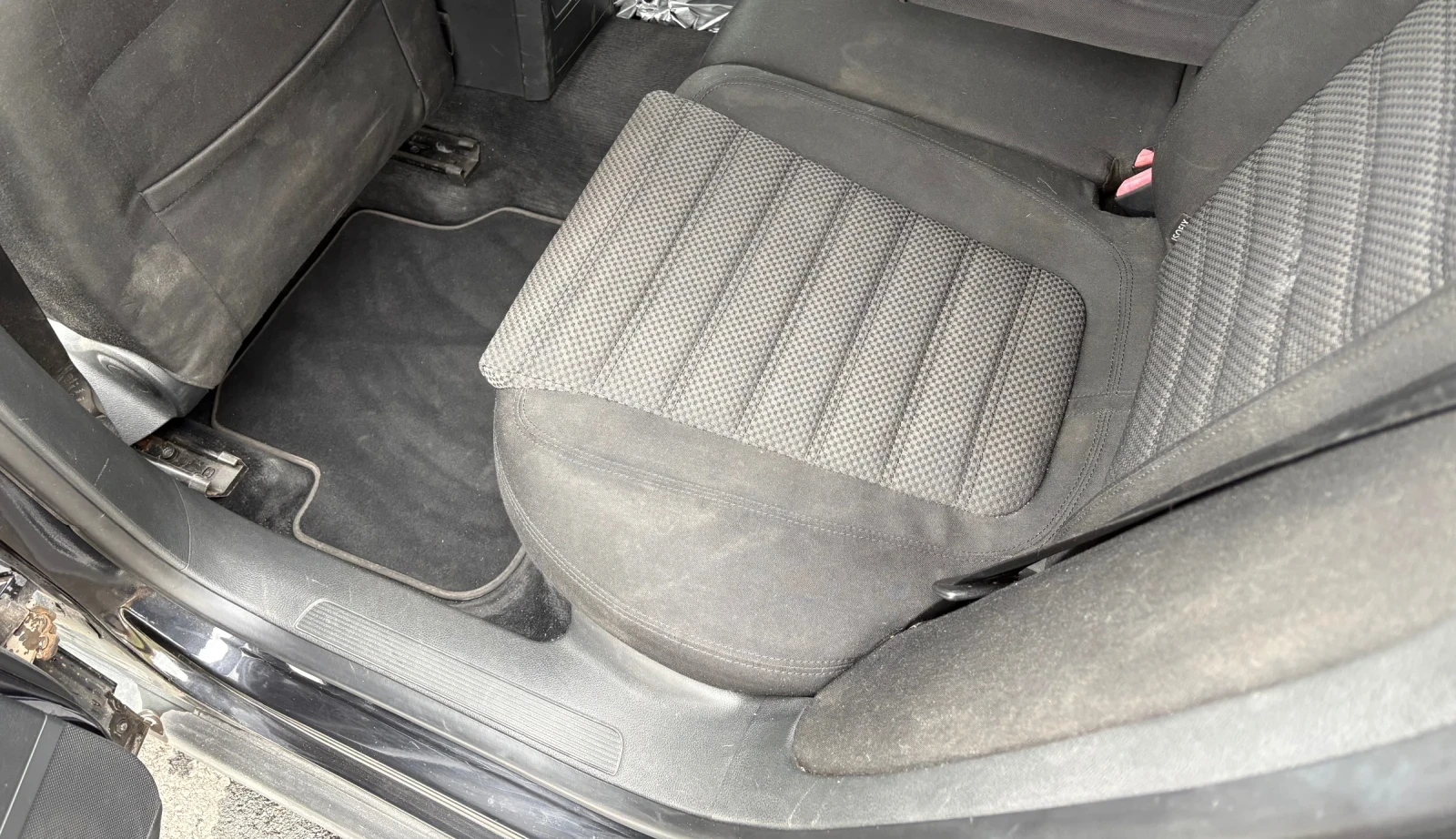 VW Passat 1.9 TDI, снимка 10 - Автомобили и джипове - 56275370