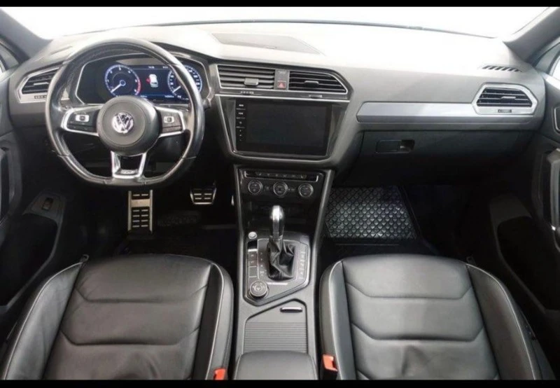 VW Tiguan GTS* R-line* 240k.c* Distronic* 360* Kamera* Panor, снимка 12 - Автомобили и джипове - 47846871