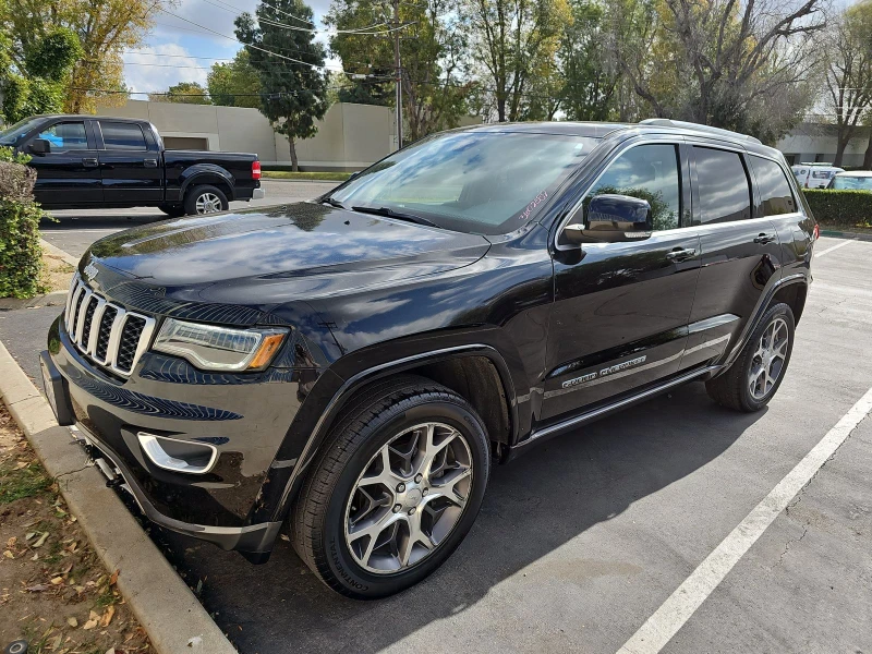 Jeep Grand cherokee STERLING EDITION Обдух* Пано* 8ZF* Apple CarPlay* , снимка 2 - Автомобили и джипове - 48174137