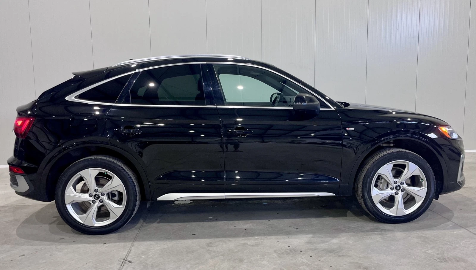 Audi Q5 45TFSI S Line SportBack - изображение 6
