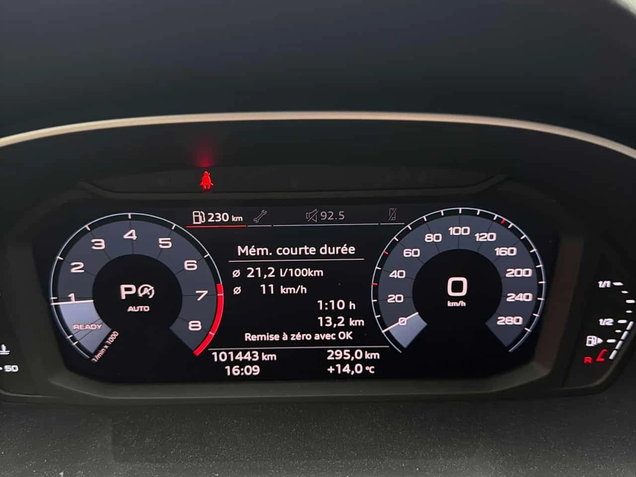 Audi Q3 Progressiv  CARFAX, снимка 8 - Автомобили и джипове - 54445659
