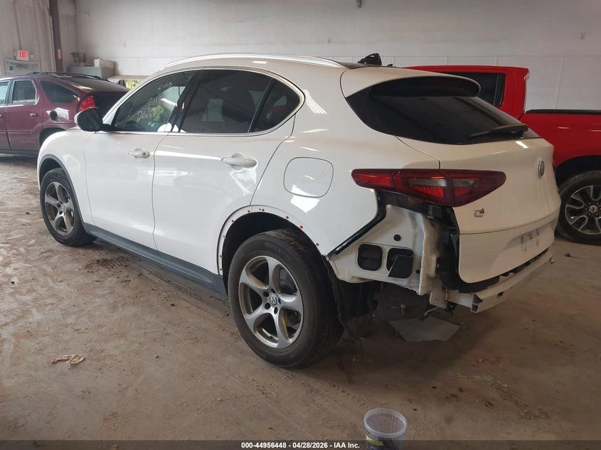 Alfa Romeo Stelvio * ПАНО* 360* Head up* KEYLESS* ПОДГРЕВ* , снимка 4 - Автомобили и джипове - 55091487